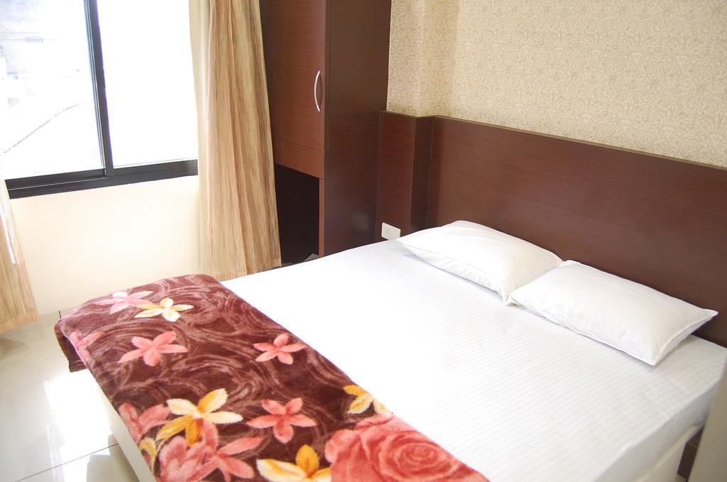 Hotel Poonam Palace Ujjain Kamer foto
